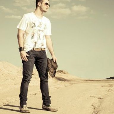 Raphael Mena photo 13