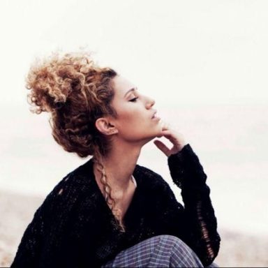 Raye photo 12