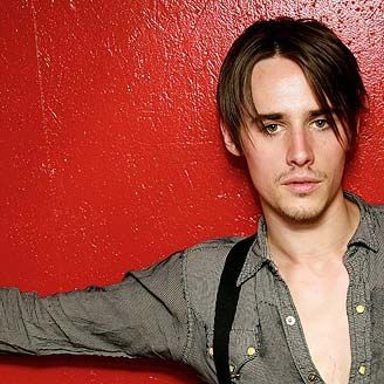 Reeve Carney