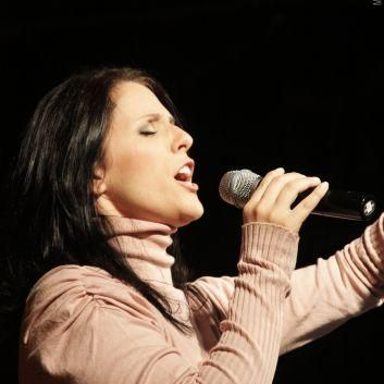 Riane Junqueira