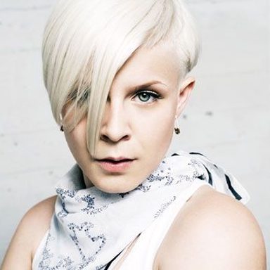 Robyn photo 15