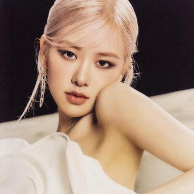 ROSÉ photo 13