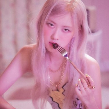 ROSÉ photo 11