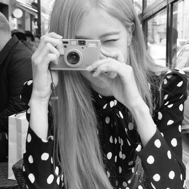 ROSÉ photo 36