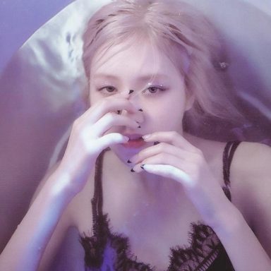 ROSÉ photo 12