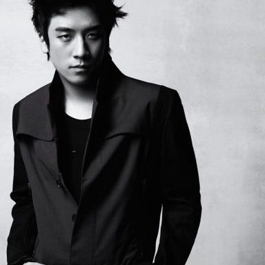 SeungRi photo 37