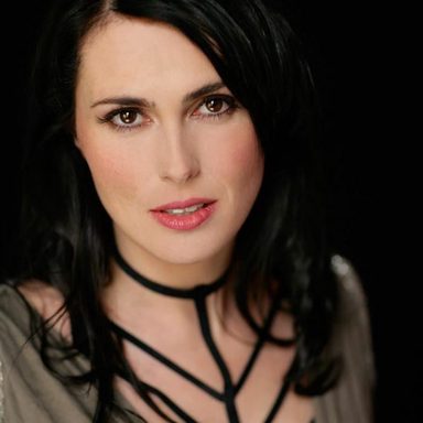 Sharon Den Adel