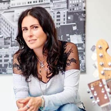 Sharon Den Adel
