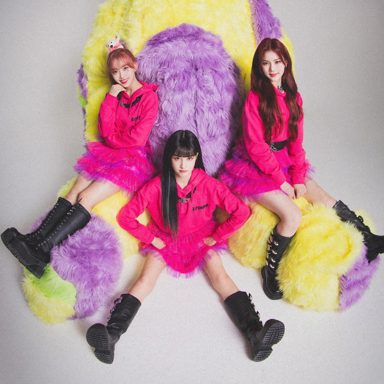 STAYC photo 9