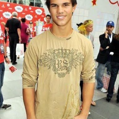 Taylor Lautner photo 25