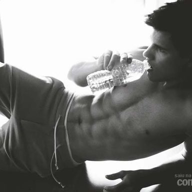 Taylor Lautner photo 16