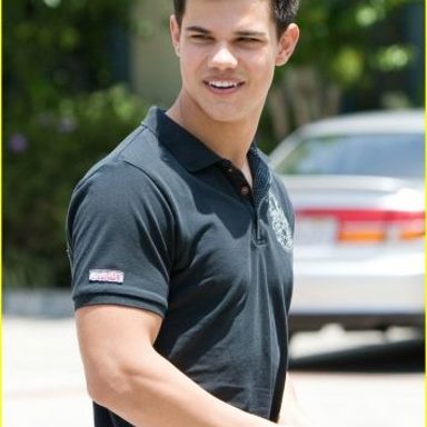 Taylor Lautner photo 19