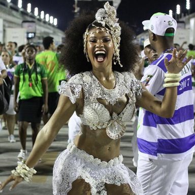 Thais Macedo photo 10