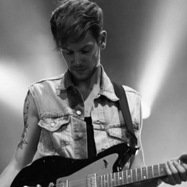 The 1975 photo 16