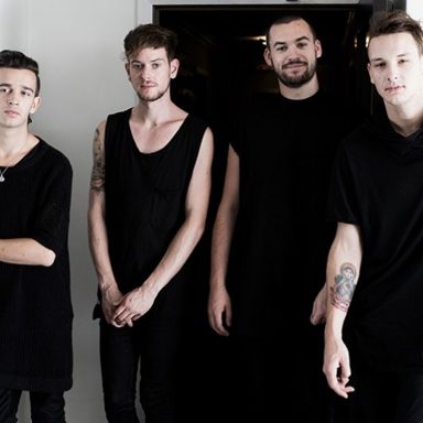 The 1975 photo 14