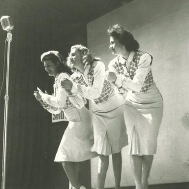 The Andrews Sisters photo 16