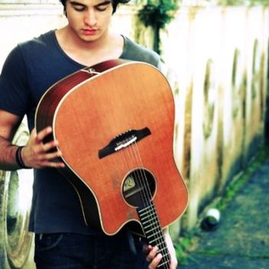 Tiago Iorc photo 33