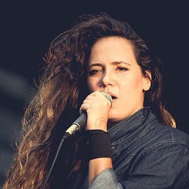 Tiê photo 19