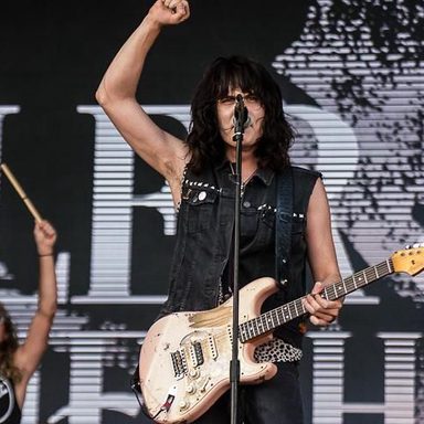 Tyler Bryant & Shakedown