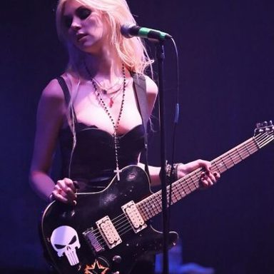 Taylor Momsen photo 9