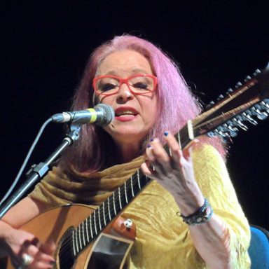 Tetê Espíndola