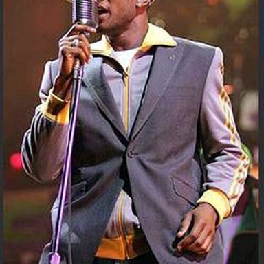 Usher photo 40