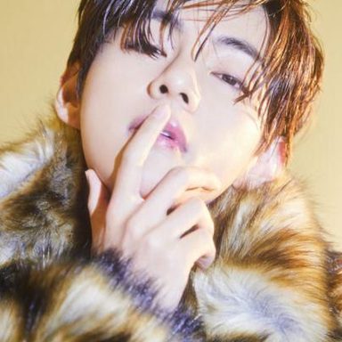 V (BTS) photo 24