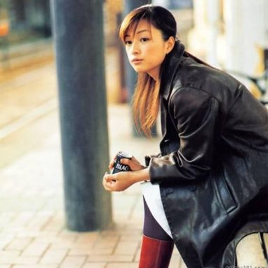 Van Tomiko