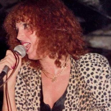 Valeria Lynch