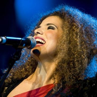 Vanessa da Mata photo 10