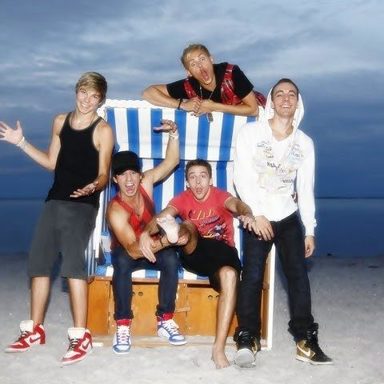 Varsity FanClub photo 17