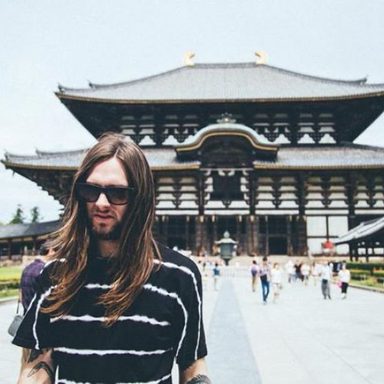 While She Sleeps photo 26