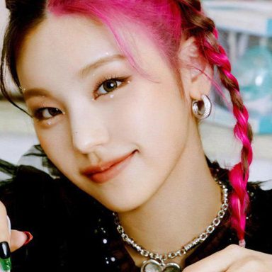 YEJI photo 11