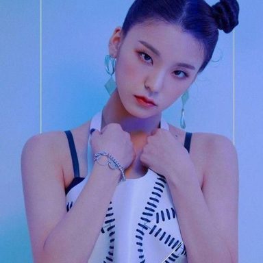 YEJI photo 15