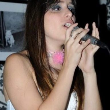Yasmin Lucas photo 18