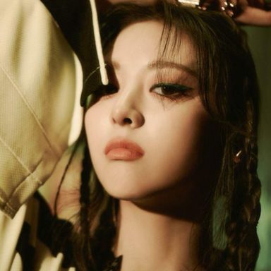 YUNA (ITZY) photo 10