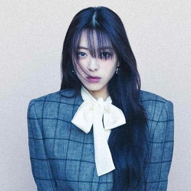 YUNA (ITZY) photo 12