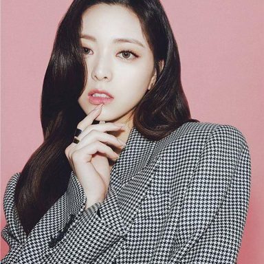 YUNA (ITZY) photo 14