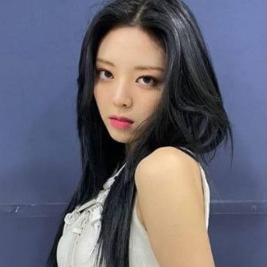 YUNA (ITZY)