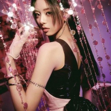YUNA (ITZY) photo 9