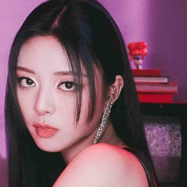 YUNA (ITZY) photo 15