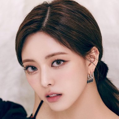 YUNA (ITZY)