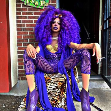 Yvie Oddly