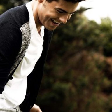 Zac Efron photo 14